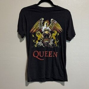 Queen Tee size small